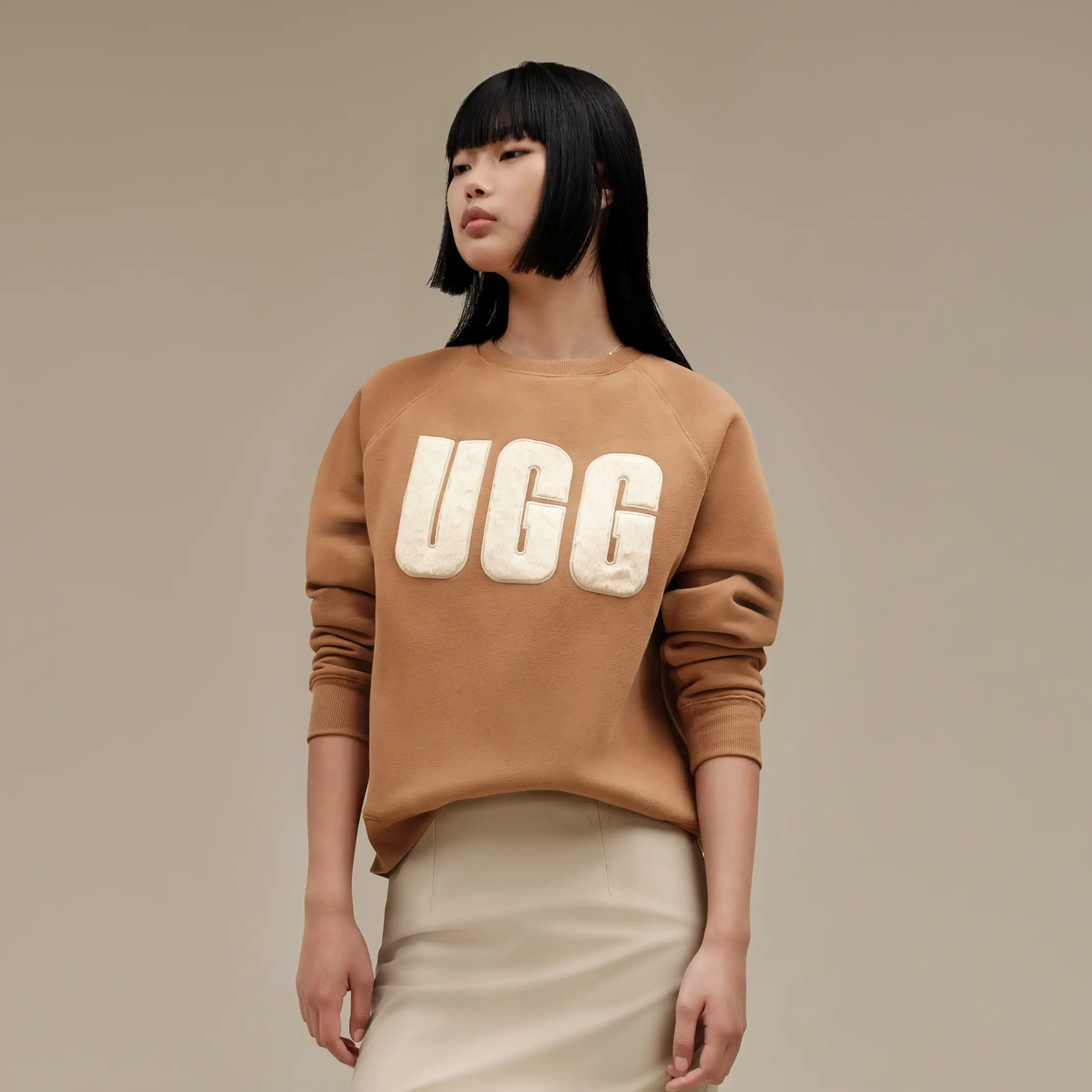 トップス UGG Madeline Fuzzy Logo Crewneck 1123718-AHN_1.png?_s=RAABAB0